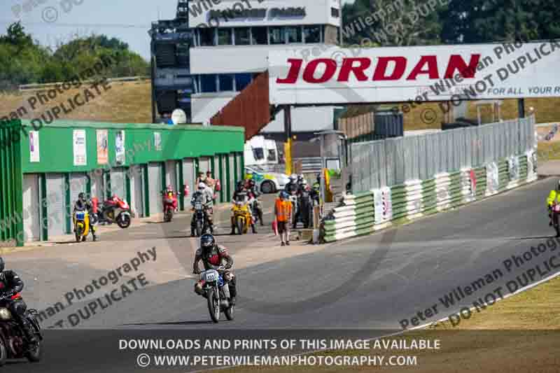 Vintage motorcycle club;eventdigitalimages;mallory park;mallory park trackday photographs;no limits trackdays;peter wileman photography;trackday digital images;trackday photos;vmcc festival 1000 bikes photographs